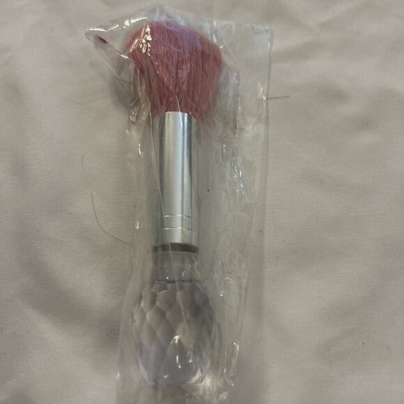 Models Prefer Pink Hair Silver W/clear Powder Blush Bronzer Makeup Brush New - Picture 1 of 7